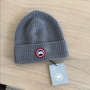Canada Goose Unisex Arctic Disc Rib Toque / Beanie - Marino Wool - Heather Gray